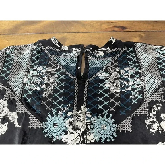 Johnny Was Embroidered Perlette Tie-Back Silk Blouse Short Sleeve Size XS - Picture 10 of 12